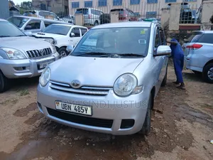 Toyota Sienta 2008 Silver