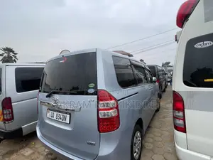 Toyota Noah 2012 Silver