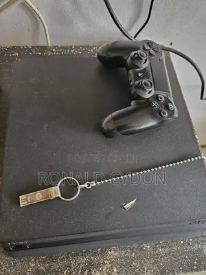 Play Station 4 Slim