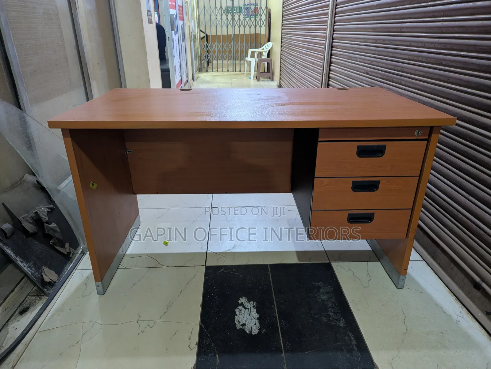 Office Desk// Office Table of Size 135cm With 3 Fixed Drawers