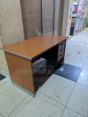 Office Desk// Office Table of Size 135cm With 3 Fixed Drawers