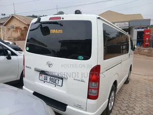 Toyota HiAce 2012 White