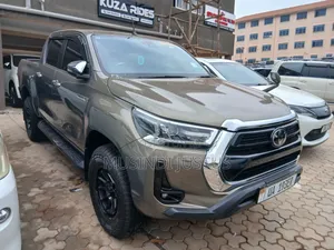Toyota Hilux 2021 Green