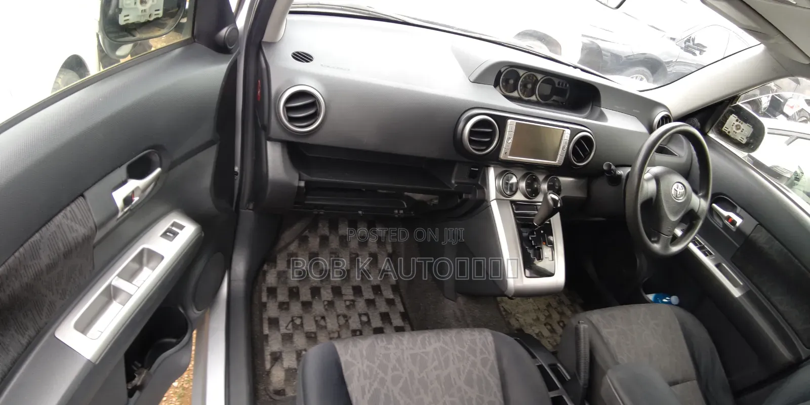 Toyota Corolla Rumion 2011 Silver
