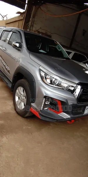 New Toyota Hilux 2024 Silver