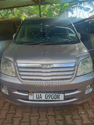 Toyota Noah 2002 Pink