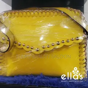 Elegant Yellow Ladies Leather Handbag – Stylish Fashion Hand Bag