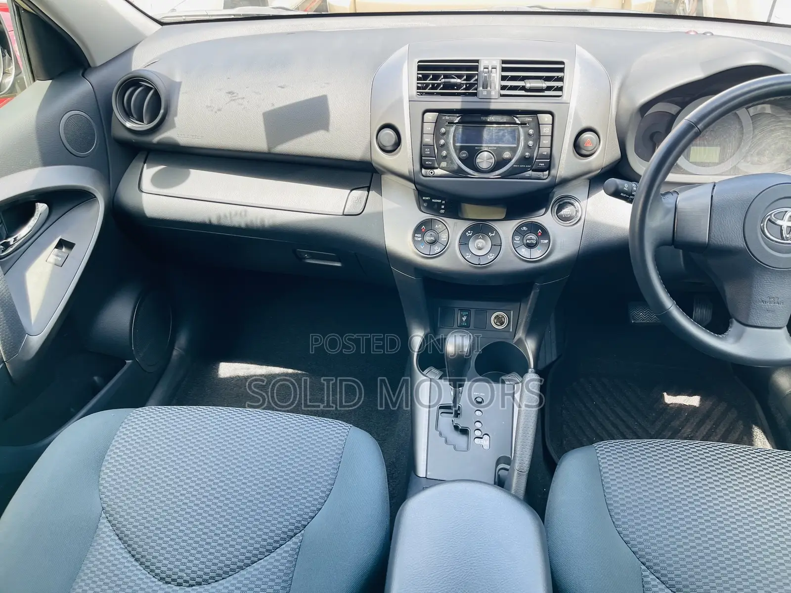 Toyota RAV4 LE AWD (2.5L 4cyl 6A) 2013 Gold