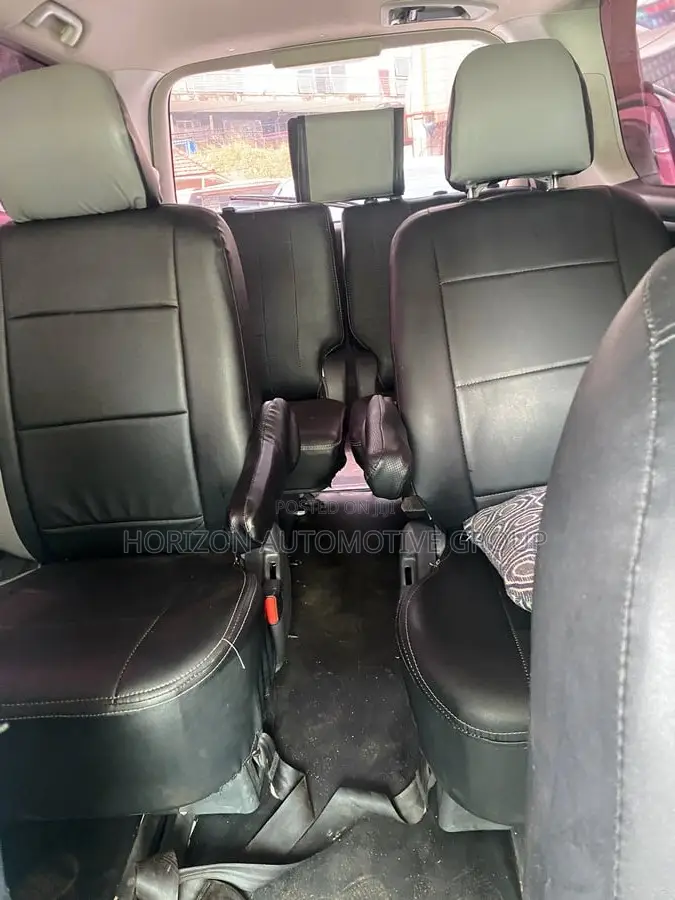 Toyota Noah 2010 Silver