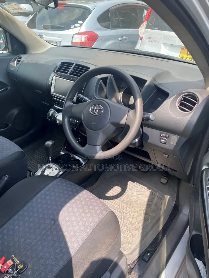 Toyota IST 2009 Silver