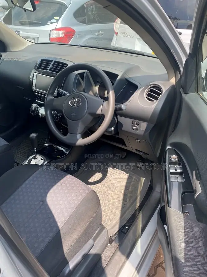 Toyota IST 2009 Silver