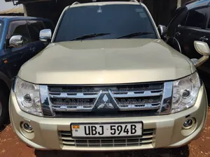 Mitsubishi Pajero 2012 Silver