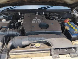 Mitsubishi Pajero 2012 Silver