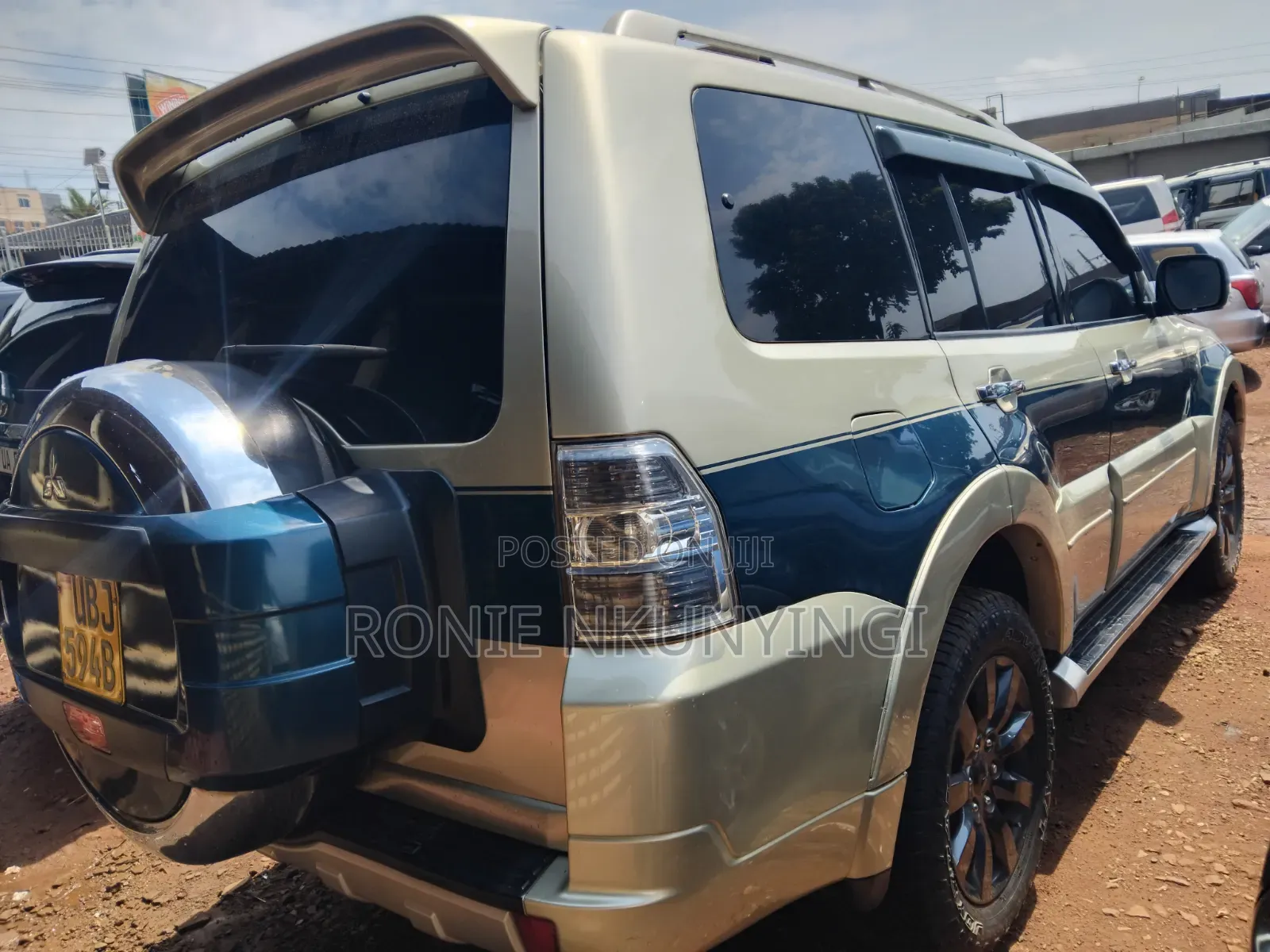 Mitsubishi Pajero 2012 Silver