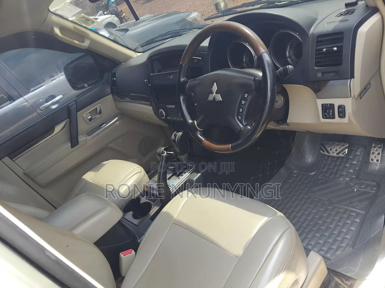 Mitsubishi Pajero 2012 Silver