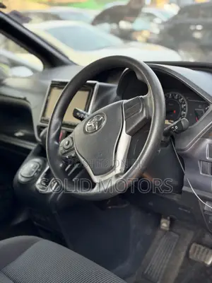 Toyota Noah 2.0 AWD (7 Seater) 2014 Gray