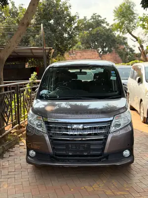 Toyota Noah 2.0 AWD (7 Seater) 2014 Gray