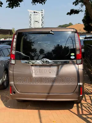 Toyota Noah 2.0 AWD (7 Seater) 2014 Gray