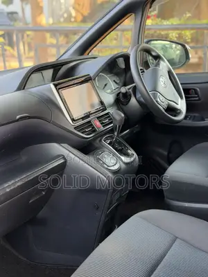 Toyota Noah 2.0 AWD (7 Seater) 2014 Gray