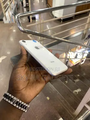New Apple iPhone XR 64 GB White