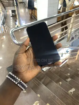 New Apple iPhone 11 64 GB Black