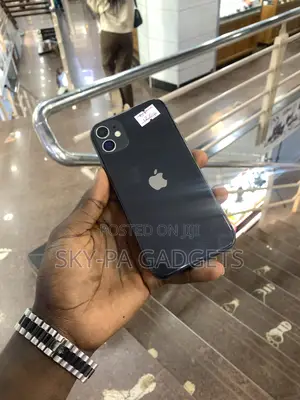 New Apple iPhone 11 64 GB Black