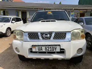 Nissan Hardbody 2010 White