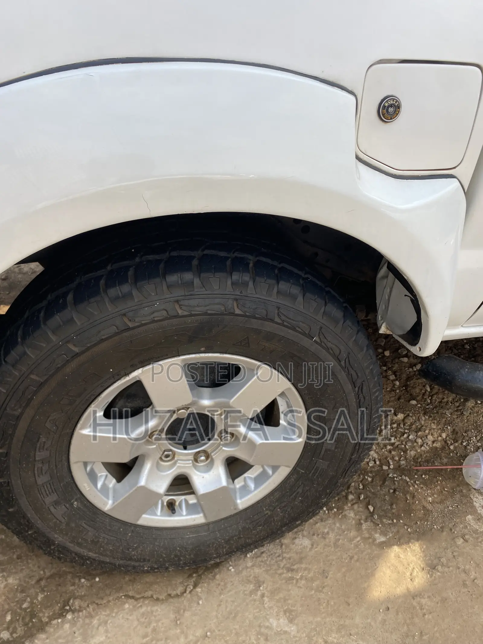 Nissan Hardbody 2010 White