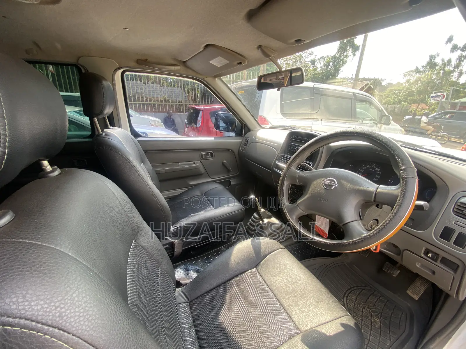 Nissan Hardbody 2010 White