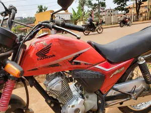 Honda CB 2018 Red
