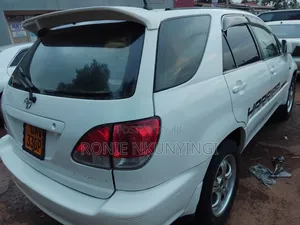 Toyota Harrier 2000 White
