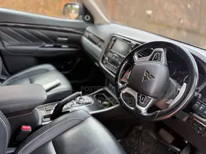 Mitsubishi Outlander 2.0 PHEV AWD 2015 Gray