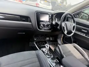Mitsubishi Outlander 2017 White