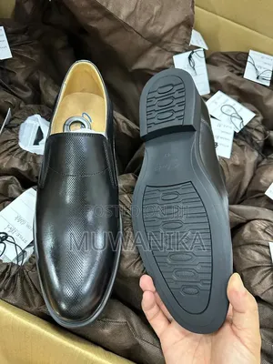 Clarcks Men's Premium Leather-Slip-on Shoe