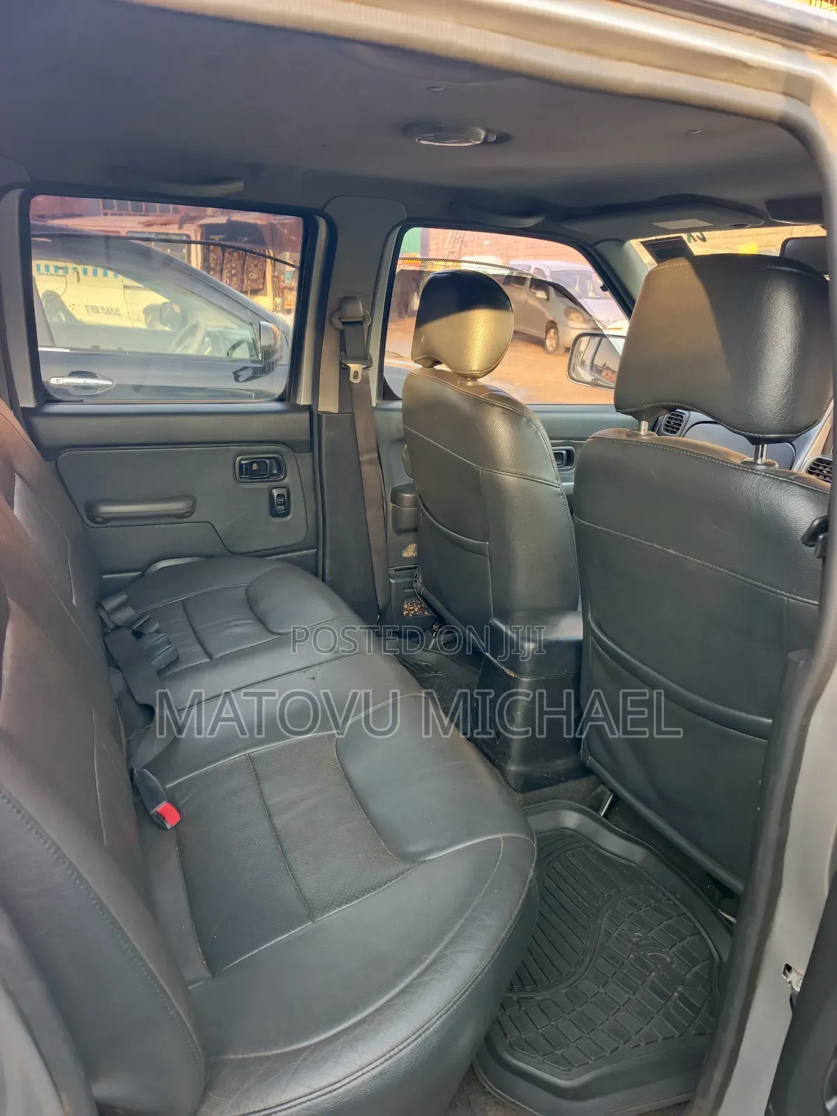 Nissan Hardbody 2003 Gray
