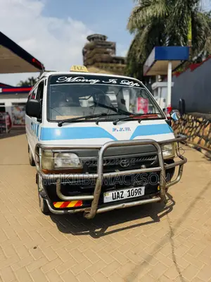 Toyota HiAce 2002 White