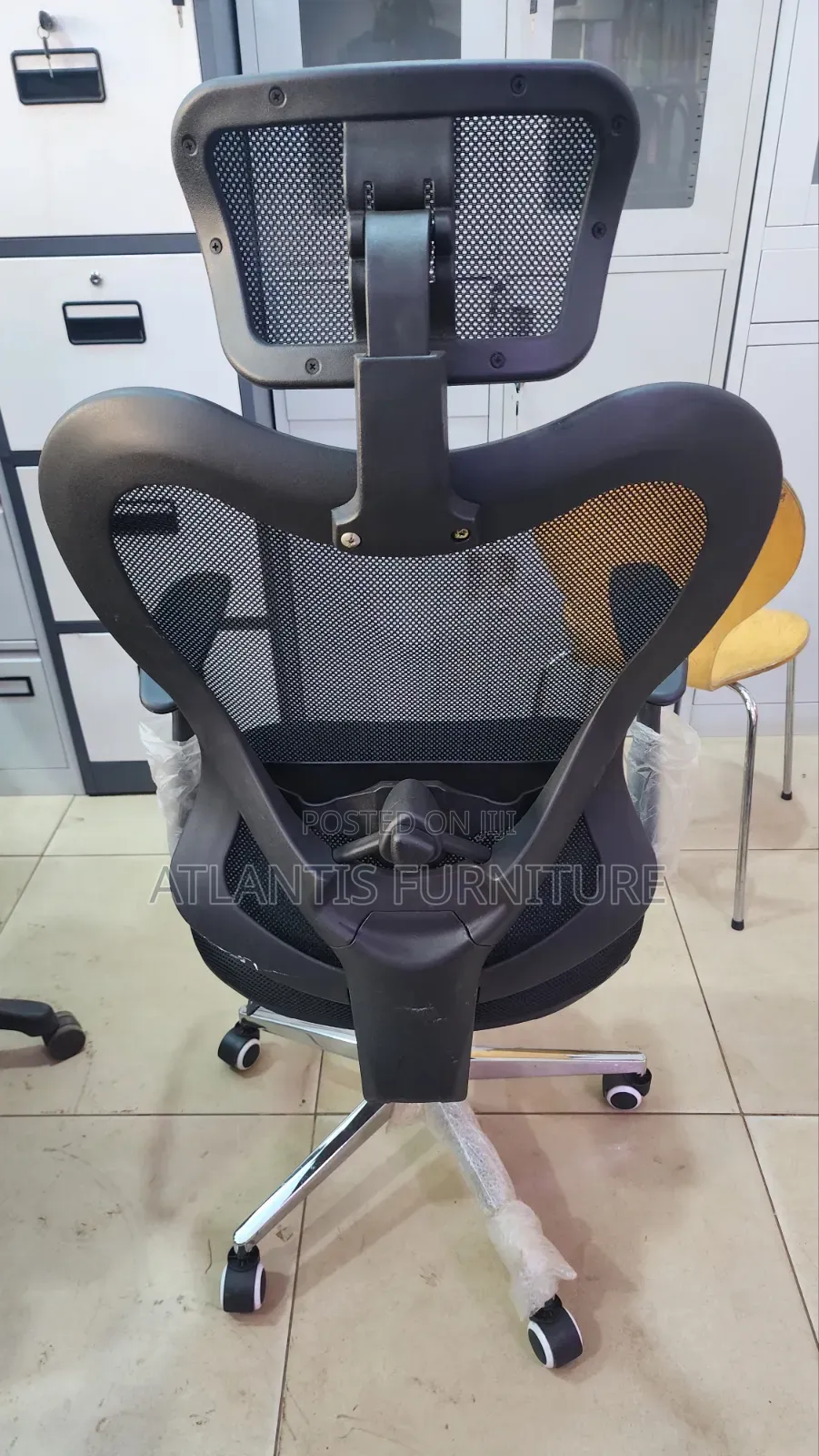 Wide-Angle Office Chair