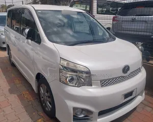 Toyota Voxy V 4WD 8-Seater 2013 White