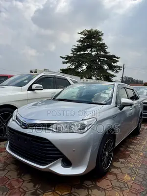 Toyota Corolla Fielder 1.5 Hybrid FWD 2016 Silver