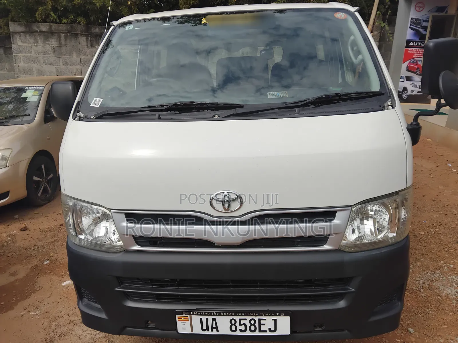 Toyota HiAce 2010 Silver