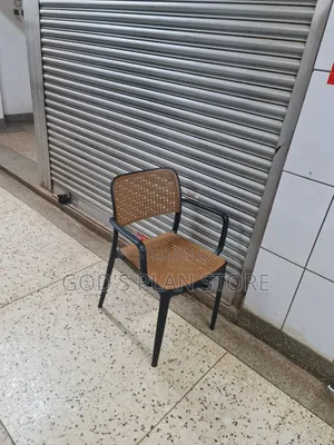 Kind Mesh Back 4- Leg Meeting Plastic Chairs