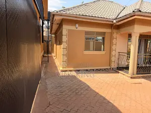 3bdrm House in Ssabagabo-Makindye for sale