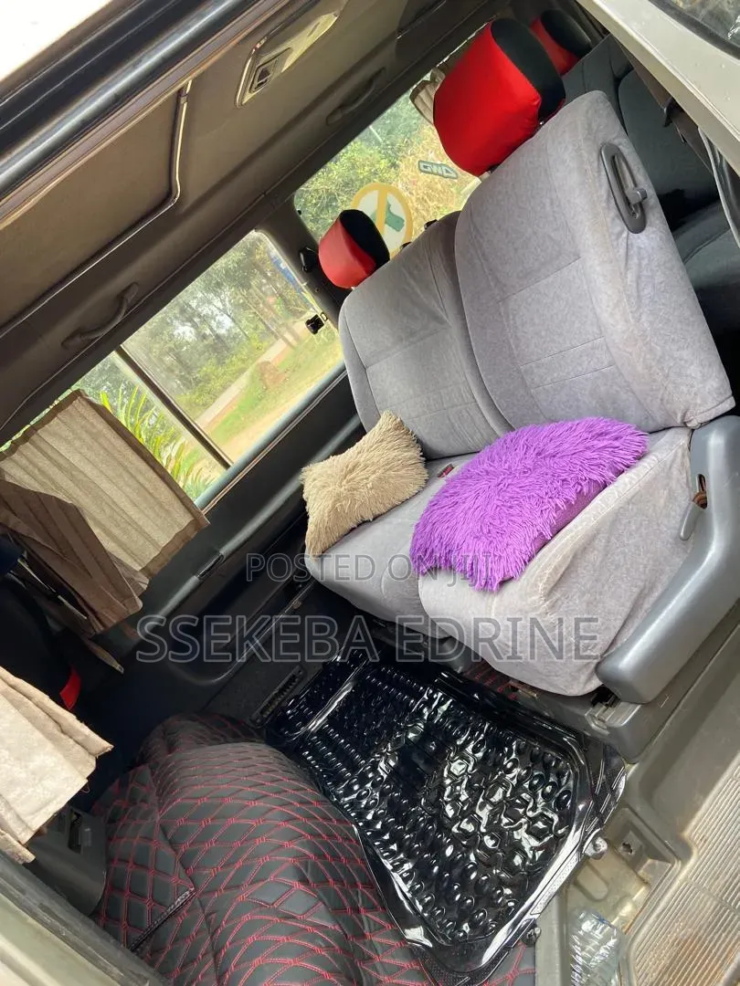 Toyota HiAce 2001 Silver