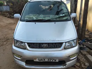 Toyota Regius 2003 Silver