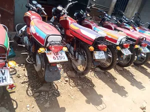 Bajaj Boxer 100 2022 Red