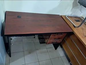 Normal Size 1.4m and 1.3m Office Tables