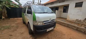 Toyota HiAce 2006 White