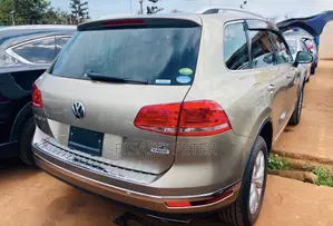 Volkswagen Touareg 2014 Gray