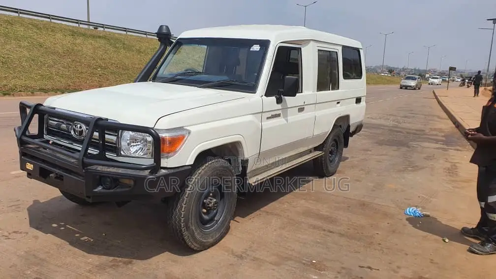 Toyota Land Cruiser 2013 White