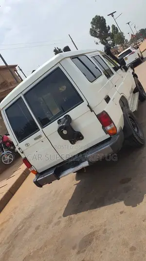 Toyota Land Cruiser 2013 White